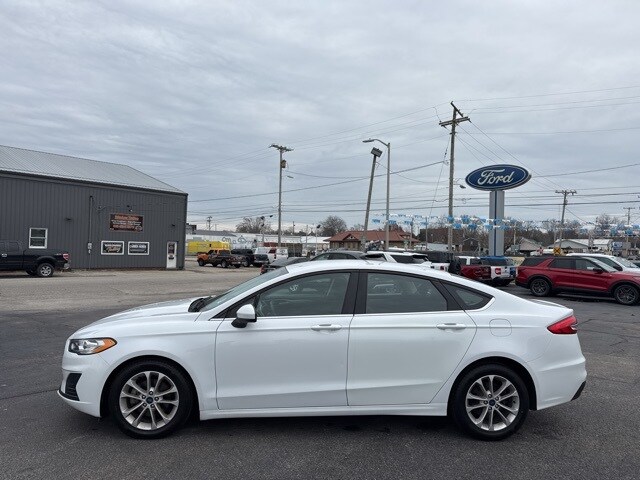 2020 Ford Fusion SE photo 2