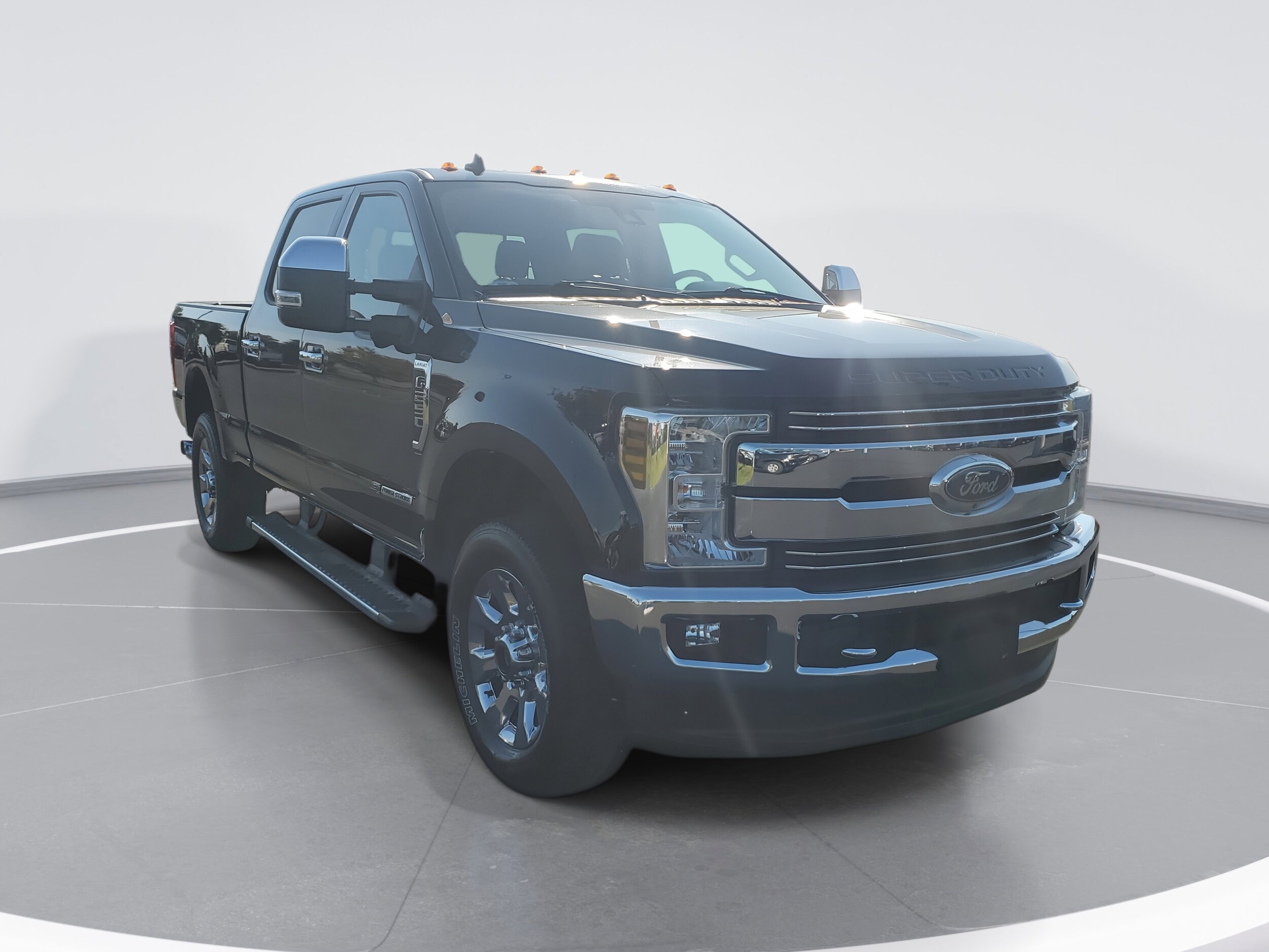 2019 Ford F-250 Lariat photo 2