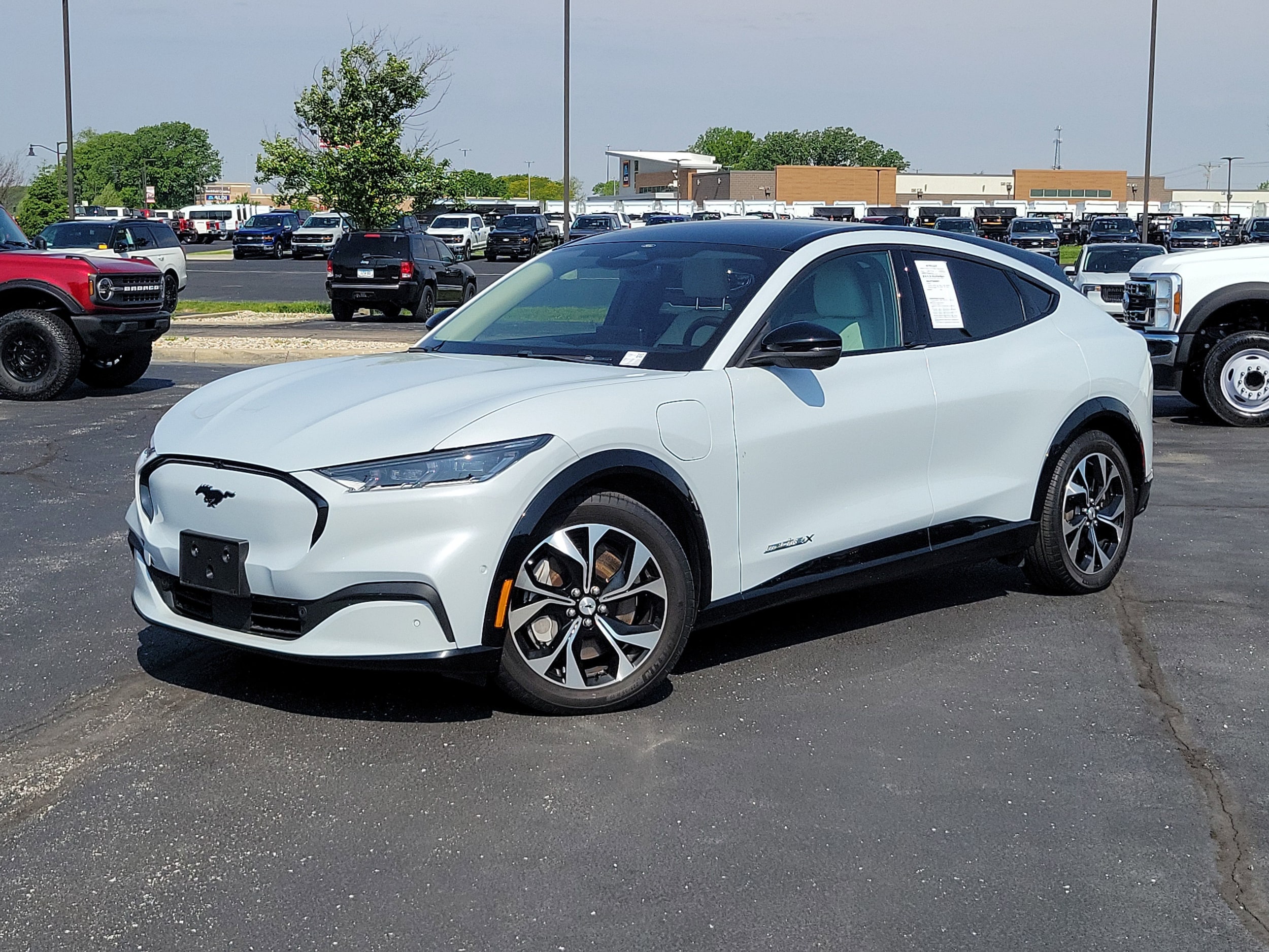 2022 Ford Mustang-Mach-e Premium's photo