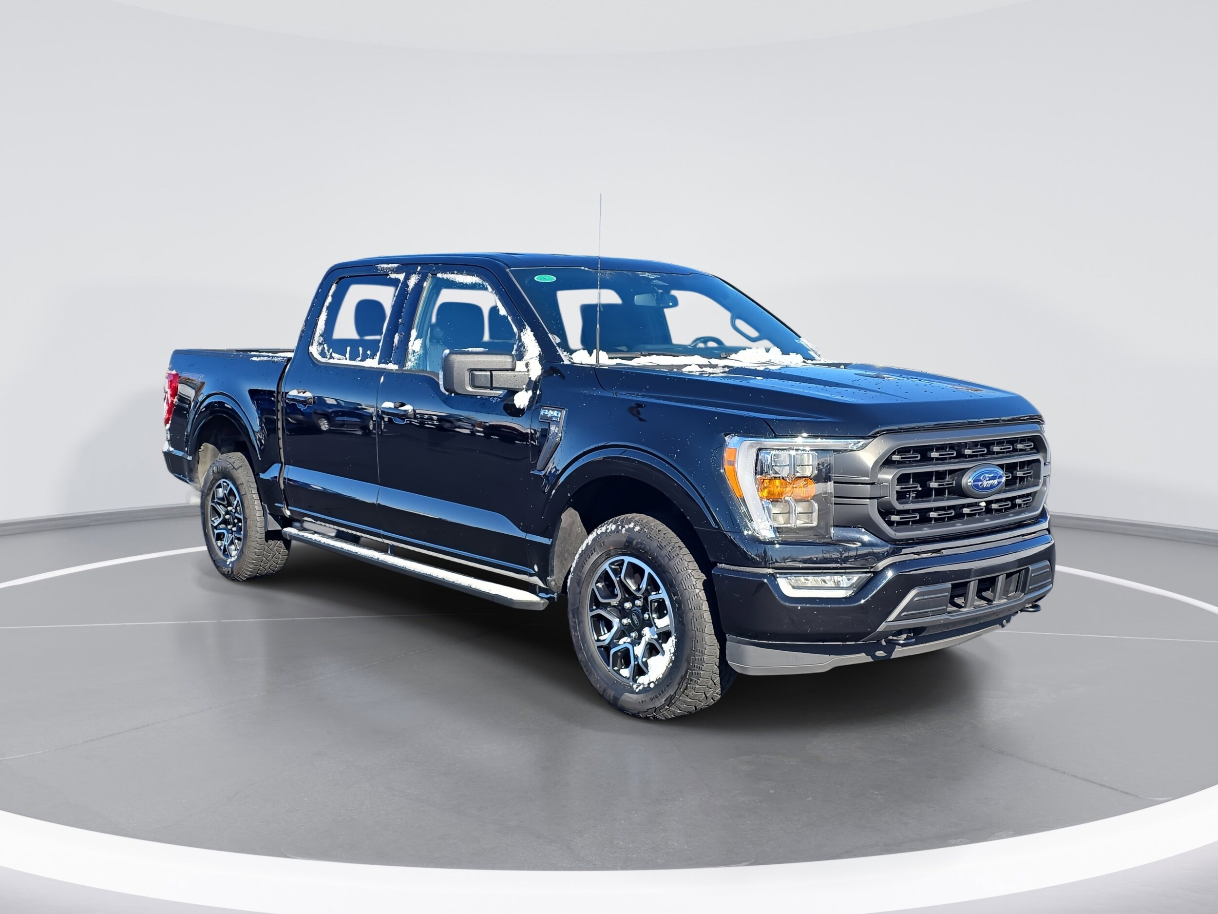 2023 Ford F-150 XLT photo 3