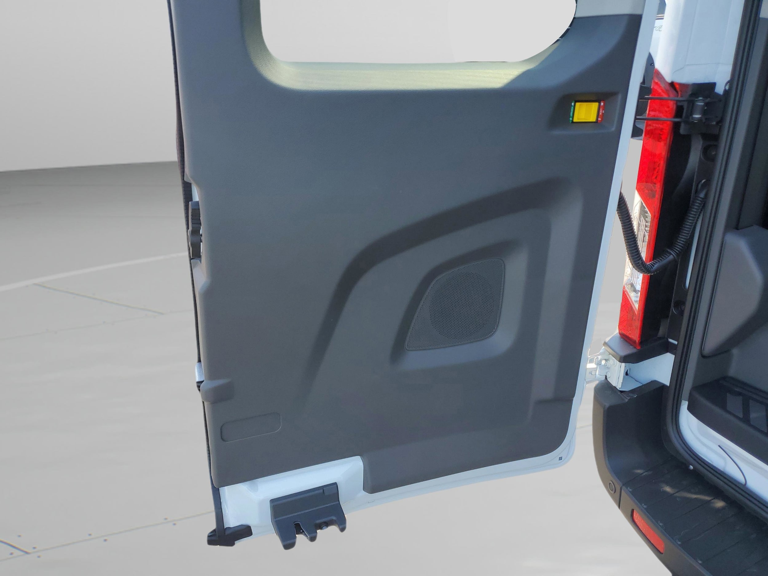 2025 Ford Transit Passenger Van XLT - Photo 25