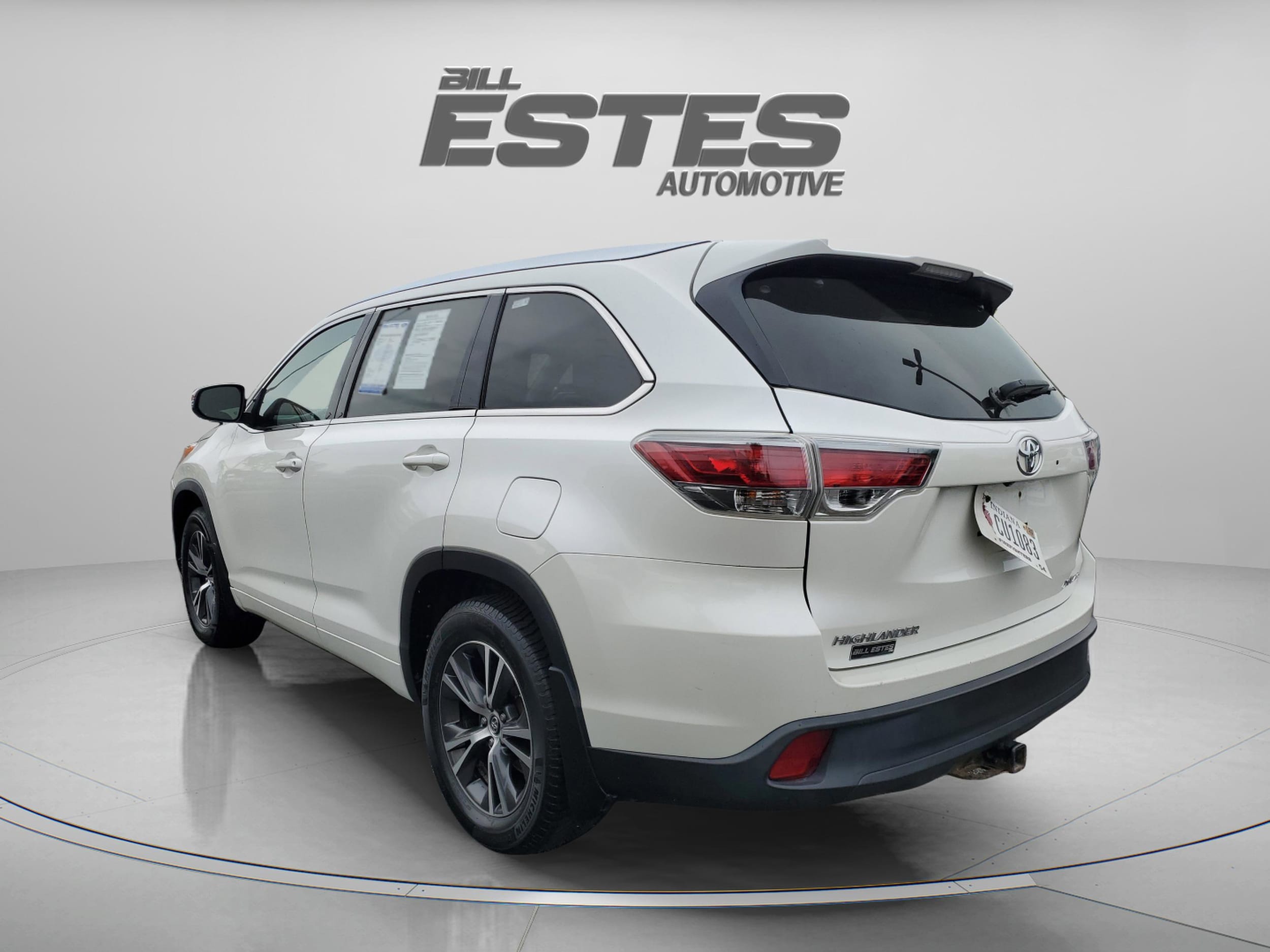 Used 2016 Toyota Highlander XLE with VIN 5TDJKRFH9GS261506 for sale in Brownsburg, IN
