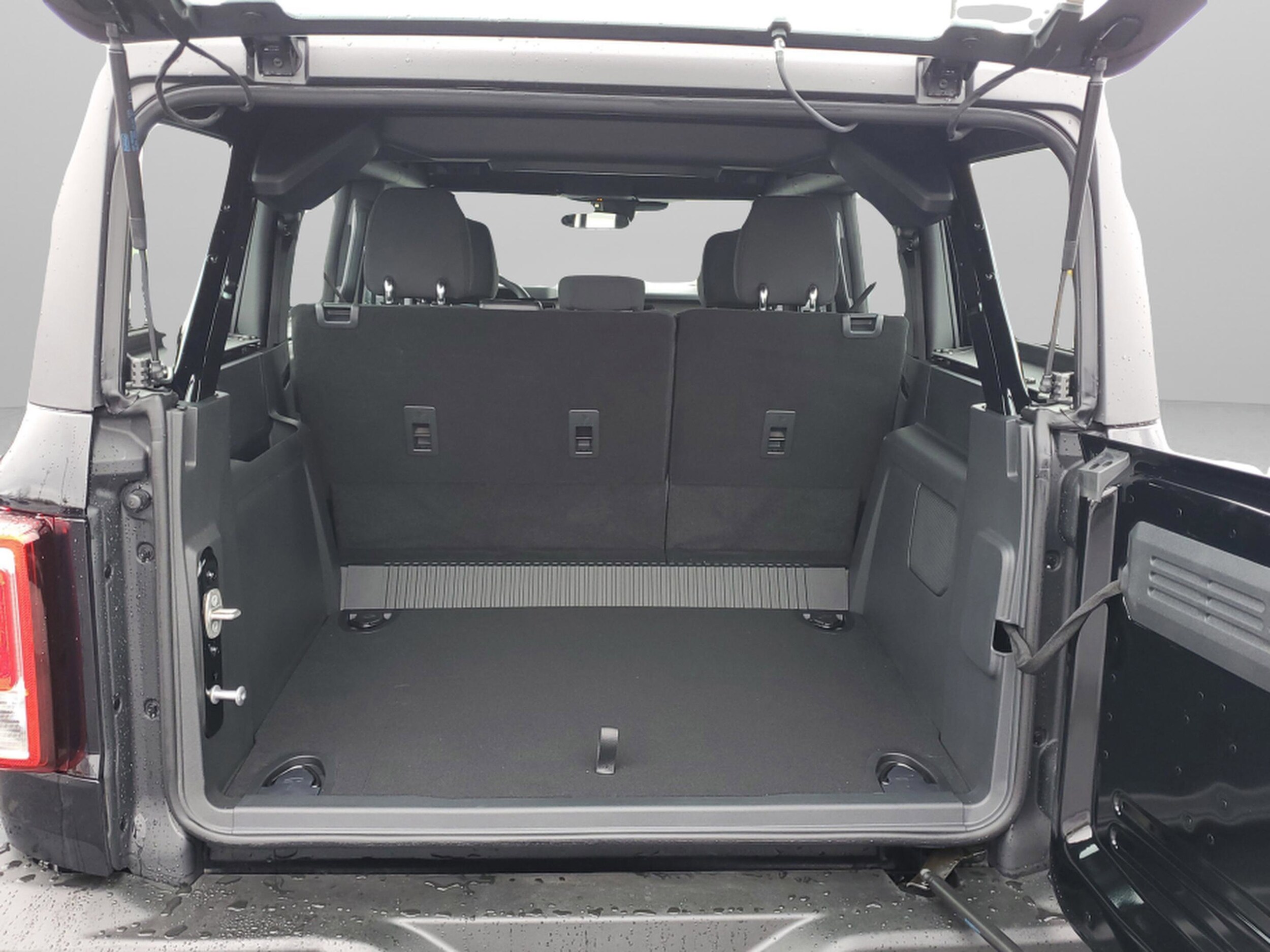 2025 Ford Bronco 4-Door Base - Photo 30