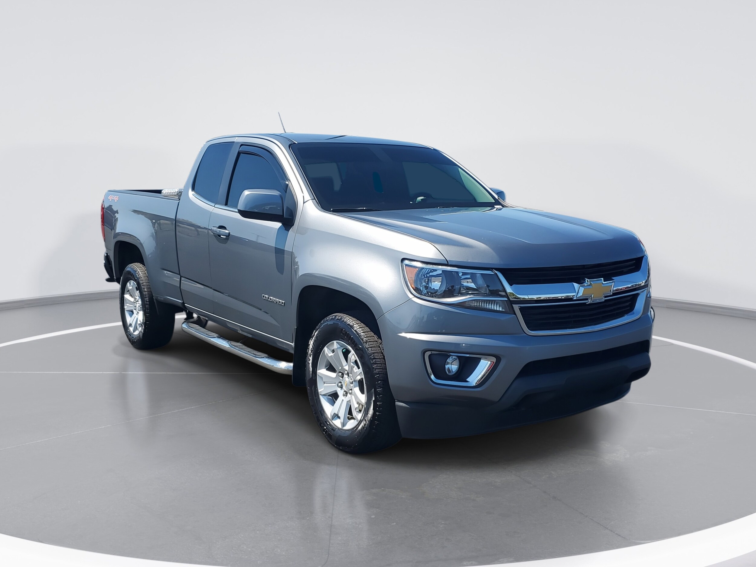 2020 Chevrolet Colorado LT photo 2