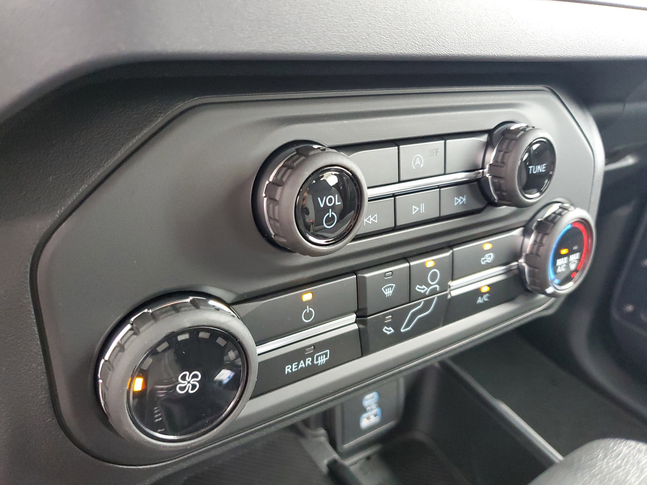 2025 Ford Bronco 4-Door Base - Photo 30