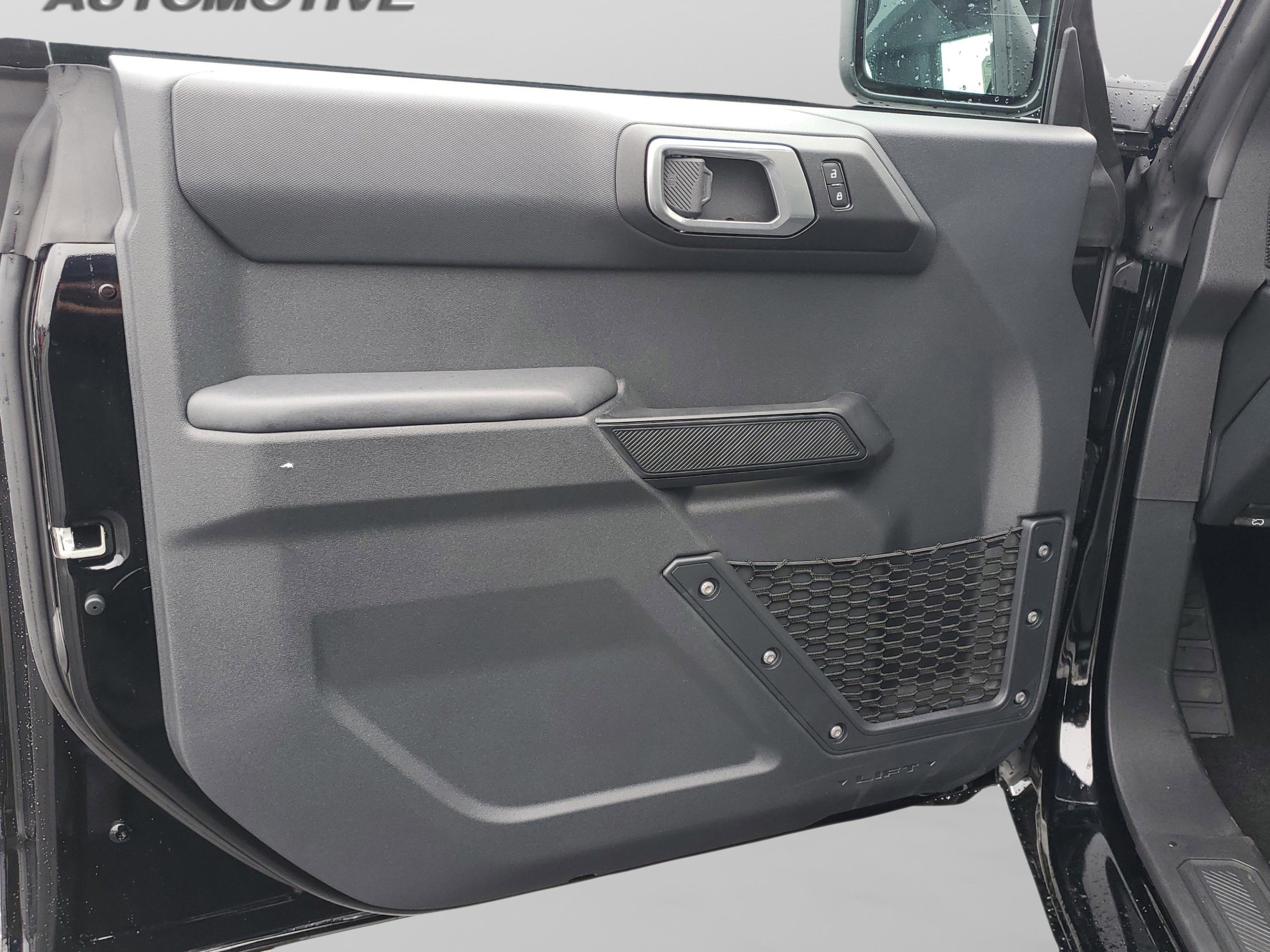 2025 Ford Bronco 4-Door Base - Photo 28