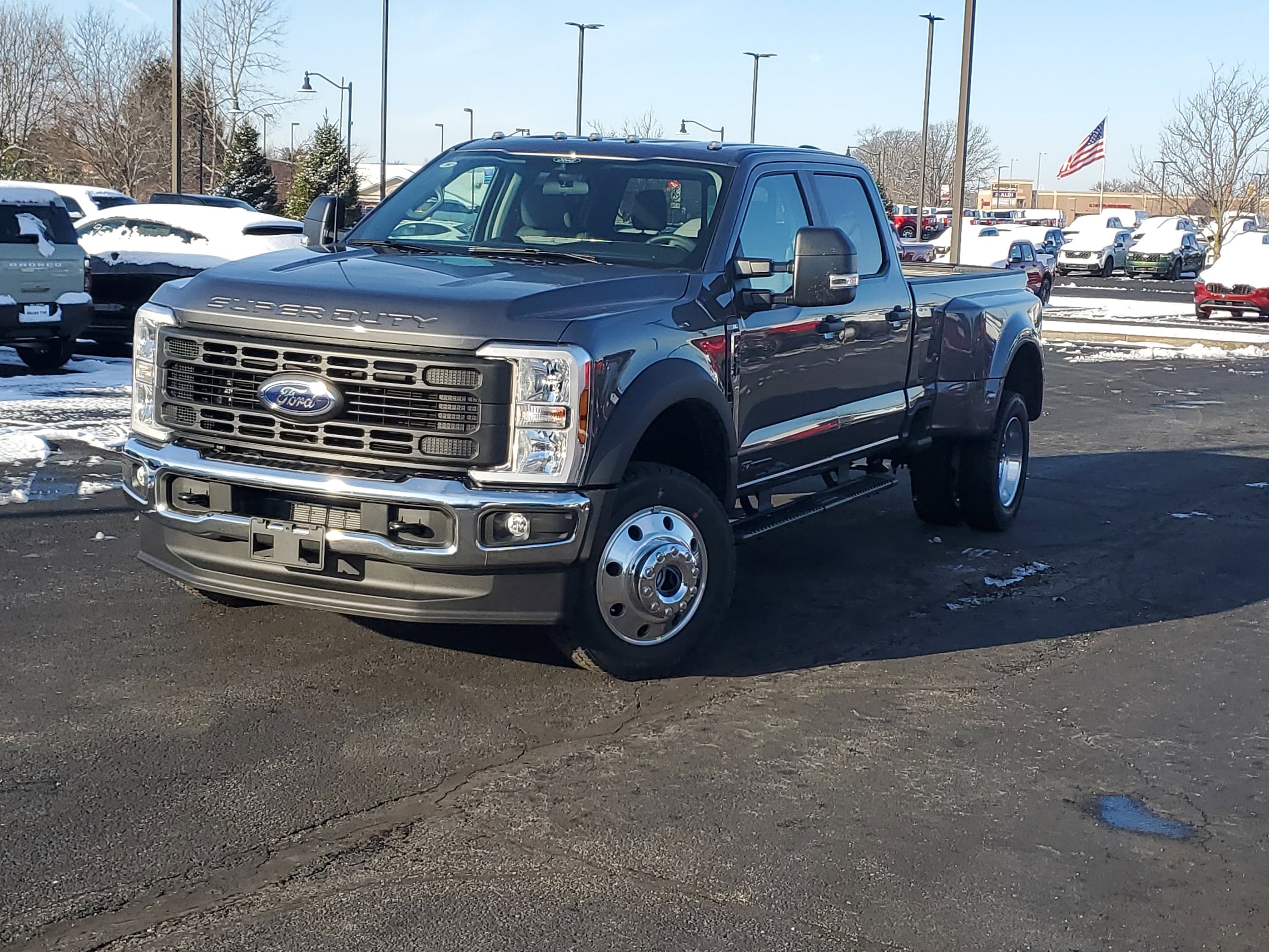 2026 Ford F-450 Super Duty XL's photo