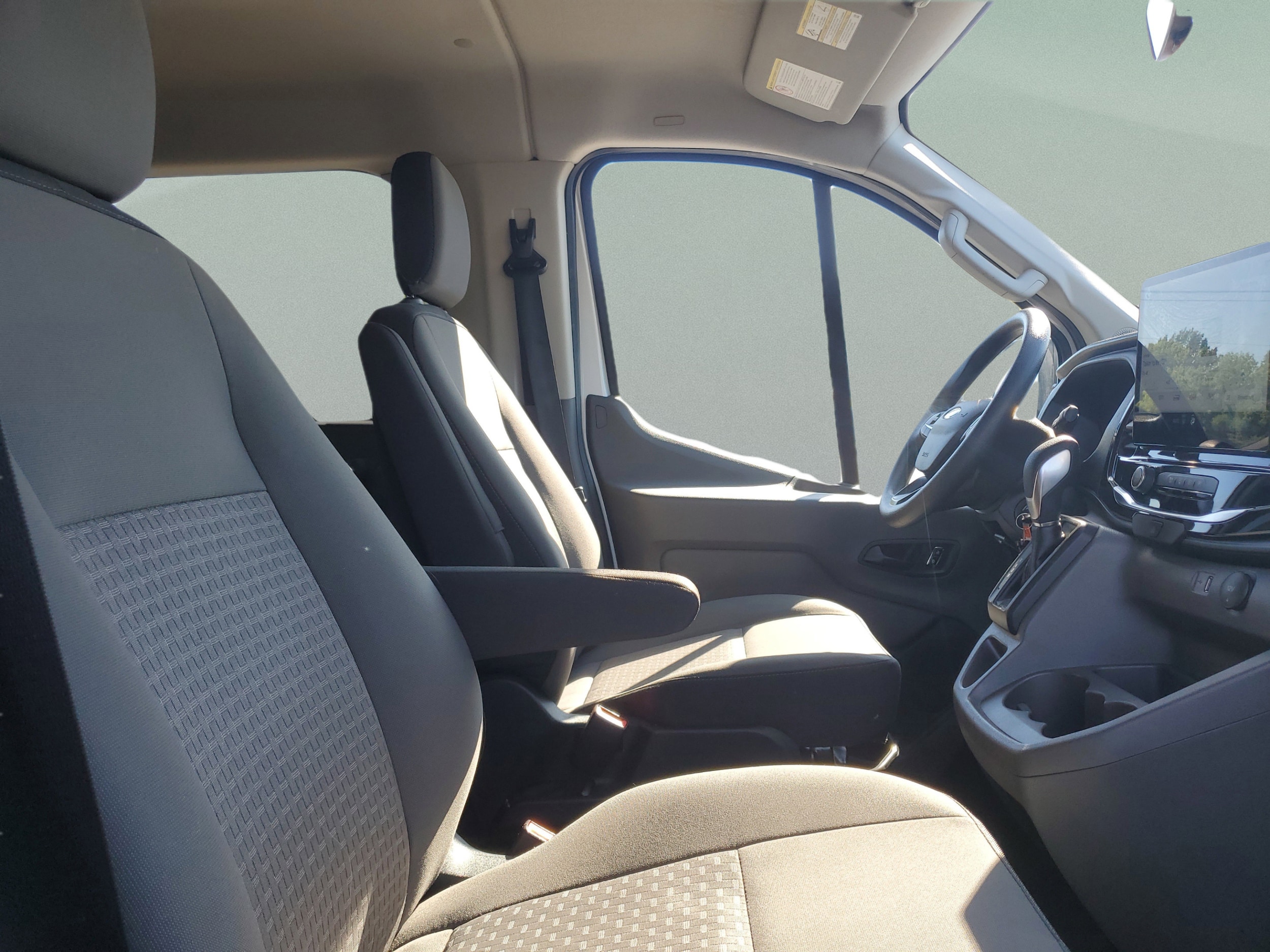 2023 Ford Transit Passenger Van XLT - Photo 8