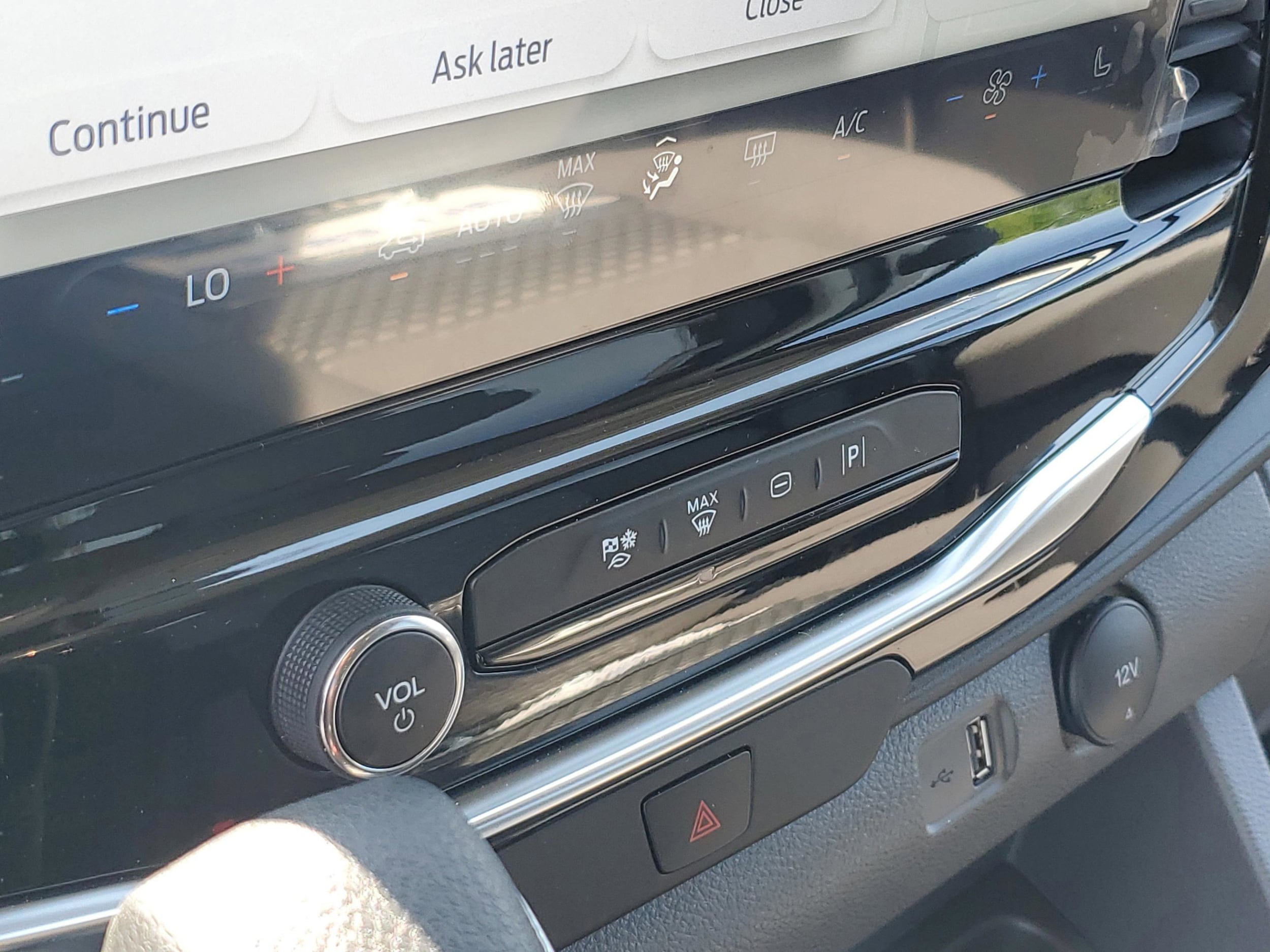 2025 Ford Transit Passenger Van XLT - Photo 21