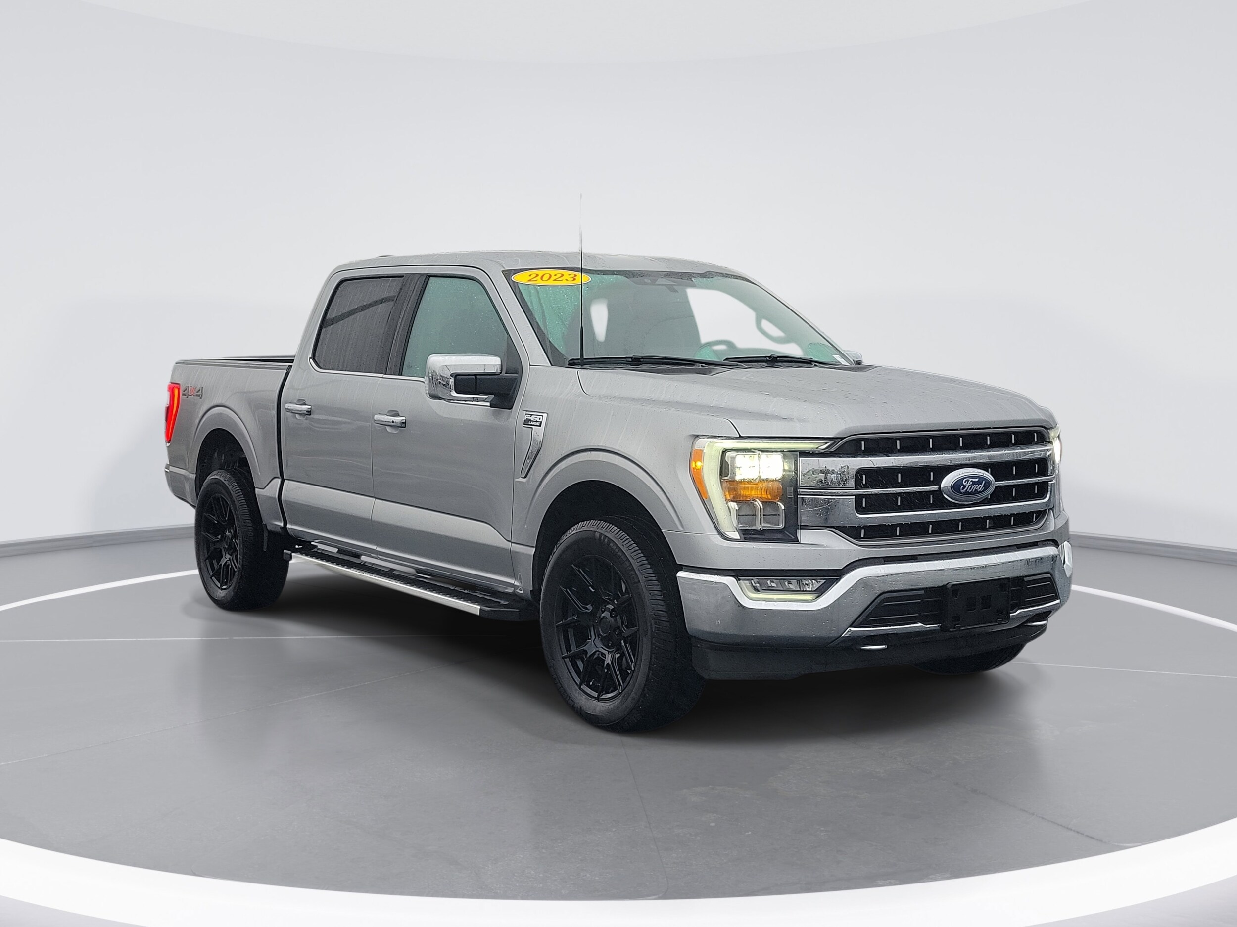 2023 Ford F-150 Lariat photo 2