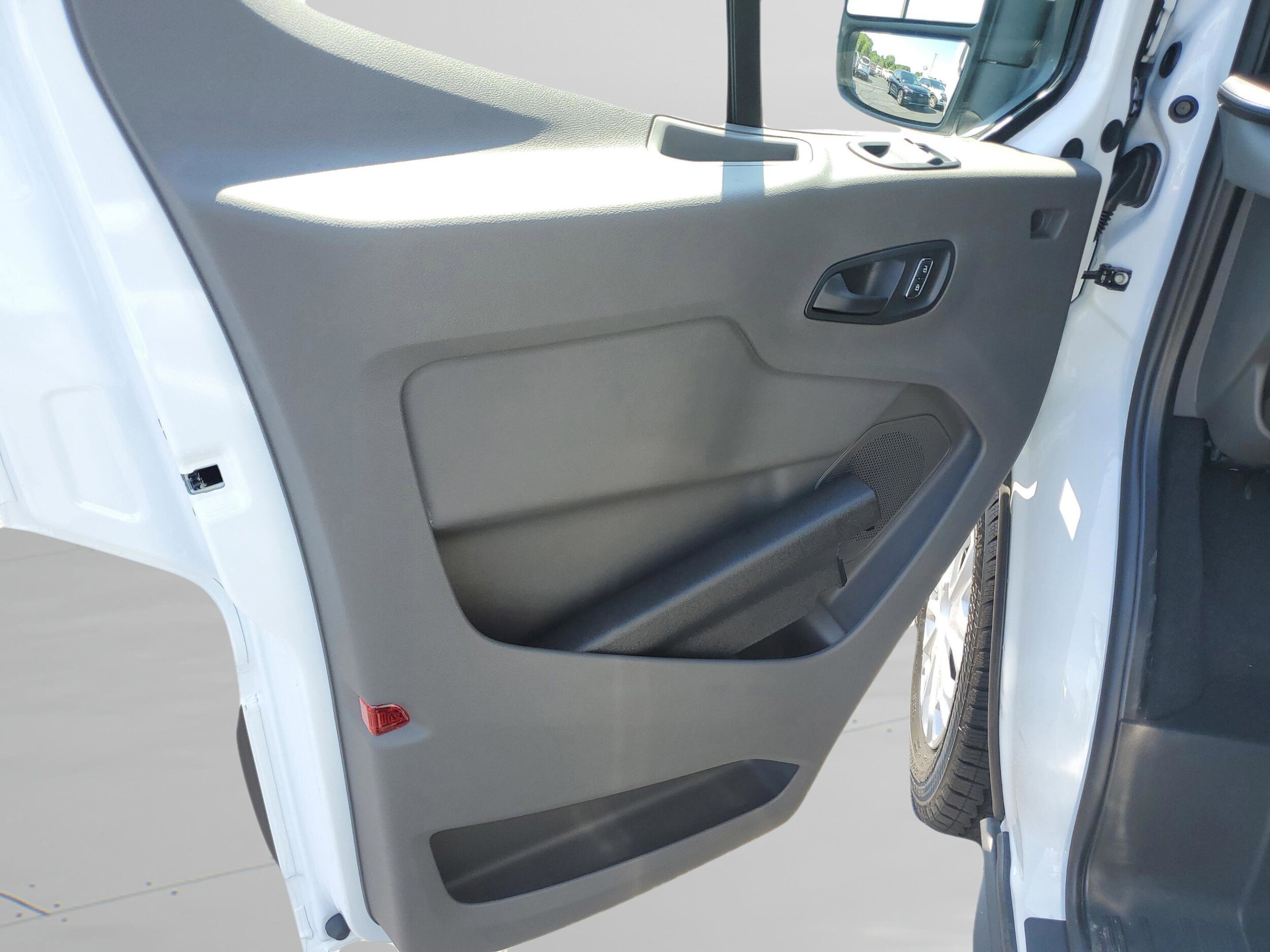 2025 Ford Transit Passenger Van XLT - Photo 27