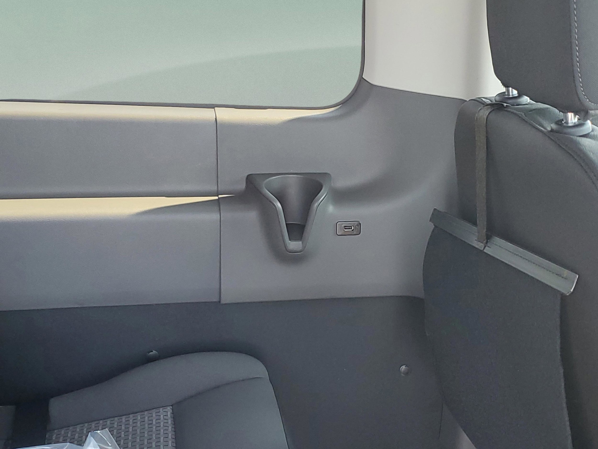 2025 Ford Transit Passenger Van XLT - Photo 9