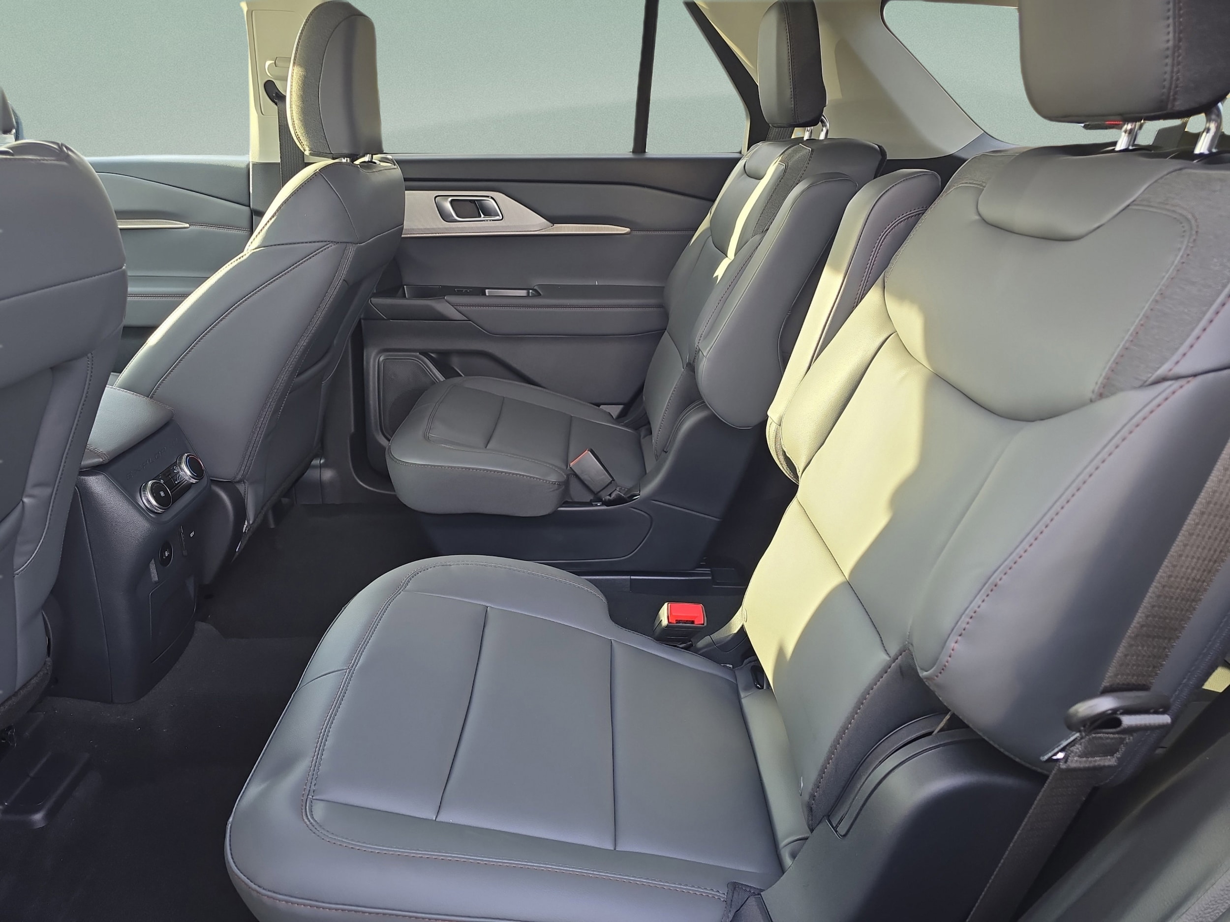 2026 Ford Explorer Active - Photo 7
