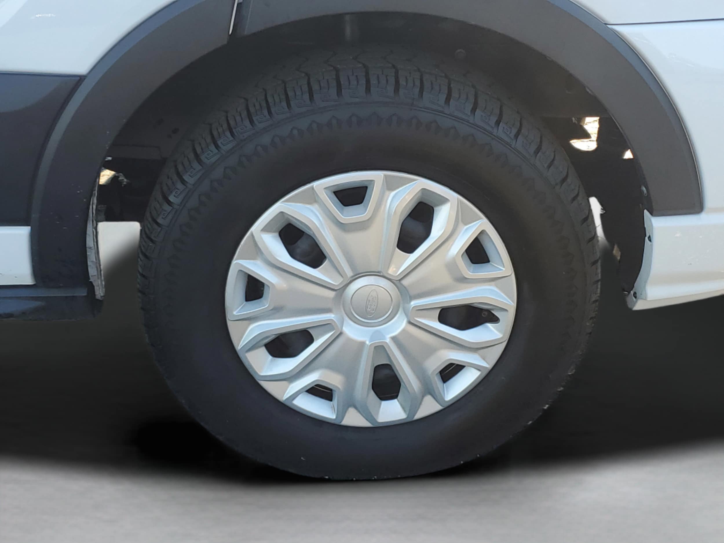 2023 Ford Transit Passenger Van XLT - Photo 31