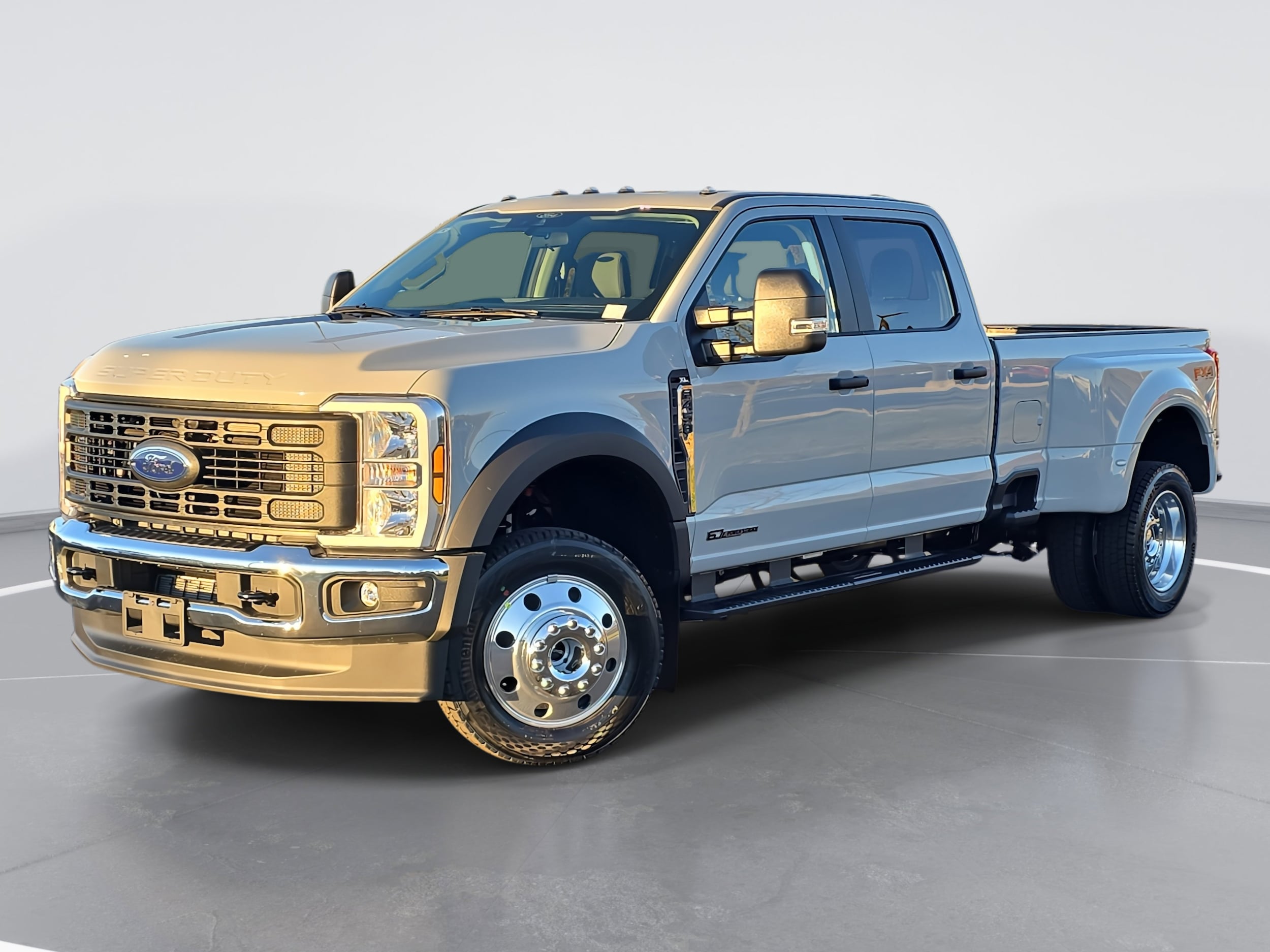 2026 Ford F-450 Super Duty XL's photo