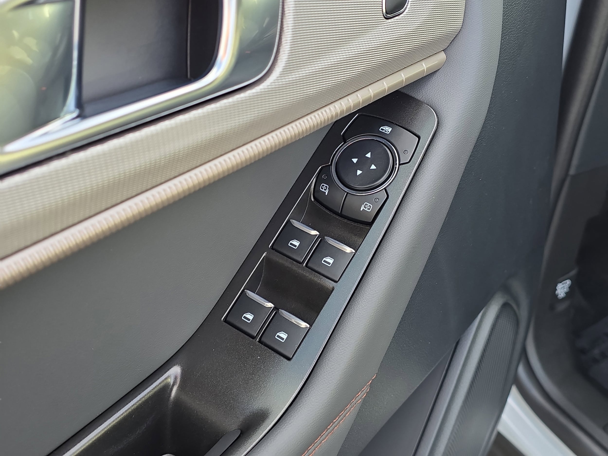 2026 Ford Explorer Active - Photo 14