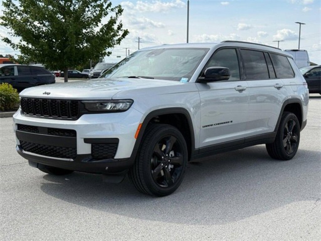 New 2025 Jeep Grand Cherokee L Laredo SUV