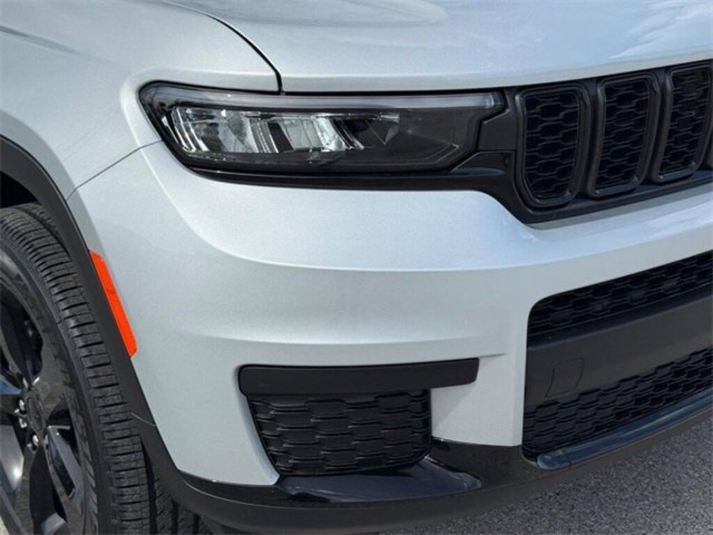 New 2025 Jeep Grand Cherokee L Laredo SUV