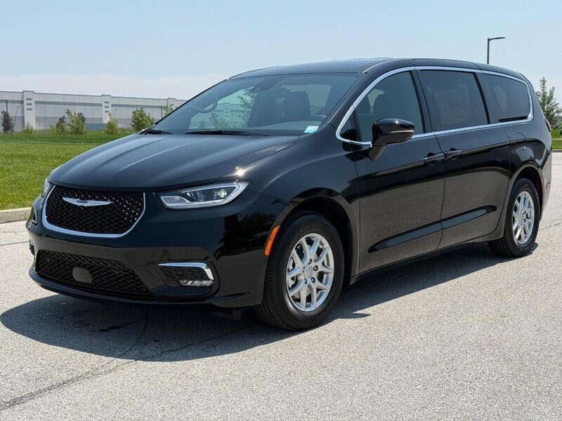 2025 Chrysler Pacifica photo 4