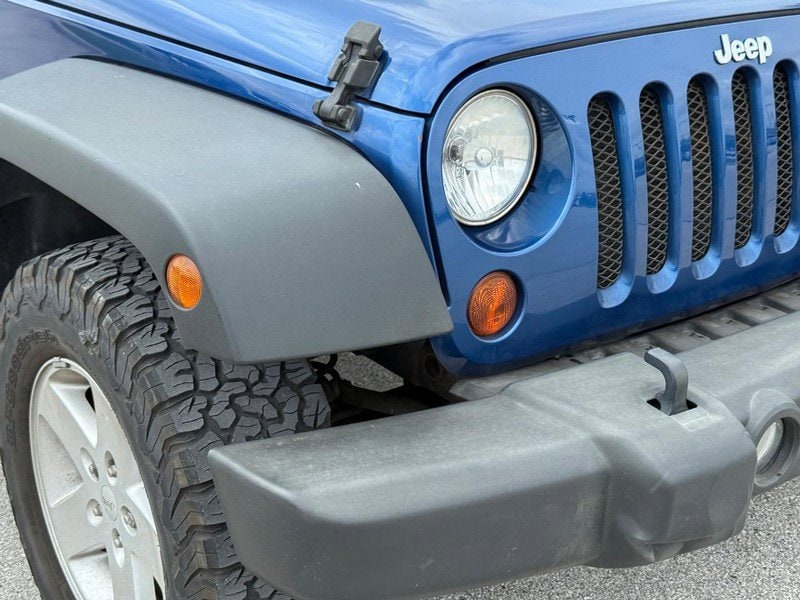 Used 2009 Jeep Wrangler X with VIN 1J4FA24129L730858 for sale in Brownsburg, IN