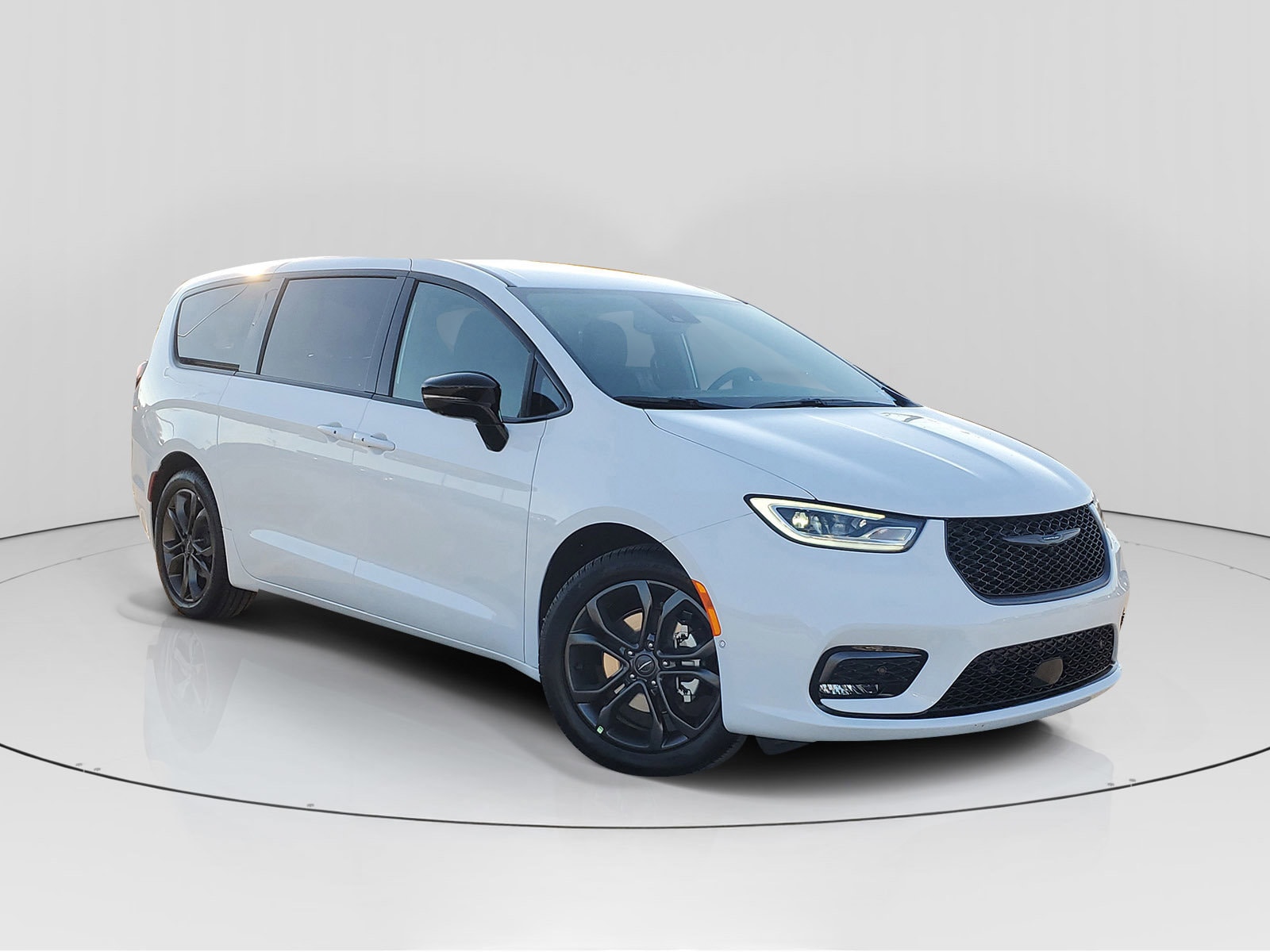 2026 Chrysler Pacifica Select's photo