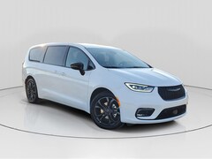 2026 Chrysler Pacifica Select Passenger Van