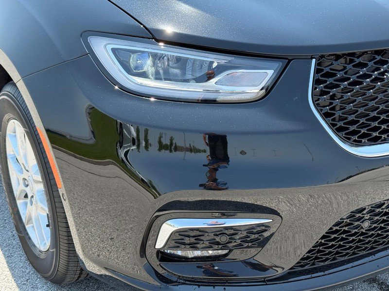 2025 Chrysler Pacifica photo 2