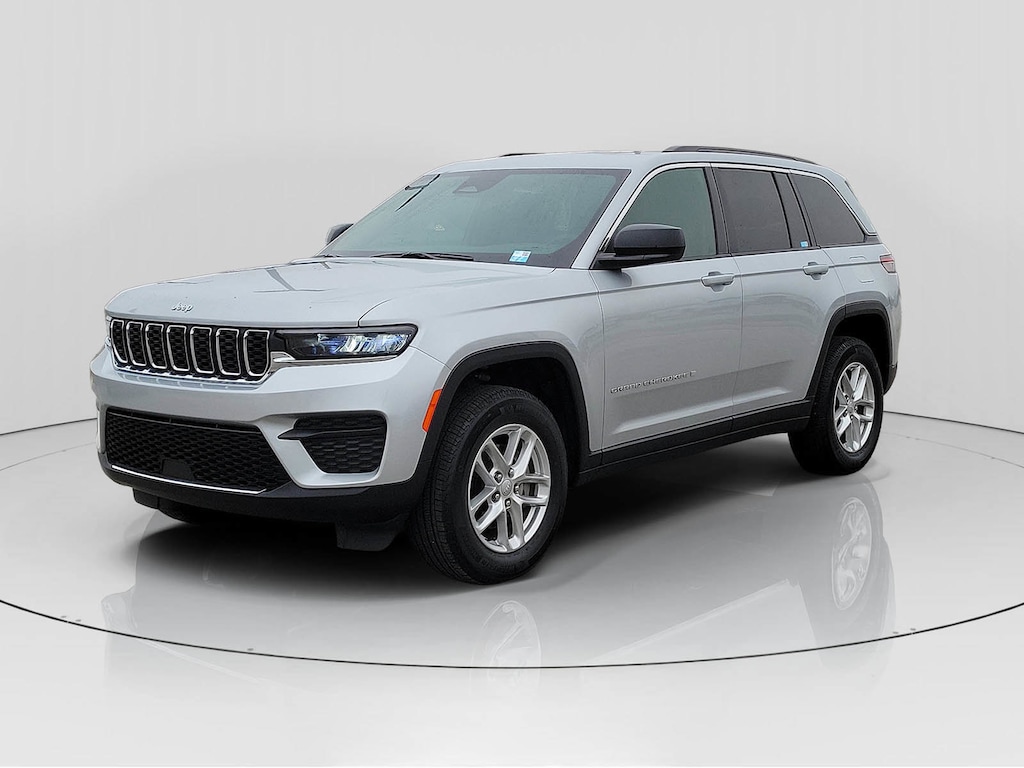 Used 2024 Jeep Grand Cherokee Laredo SUV