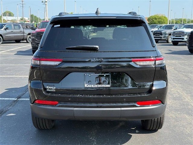 2025 Jeep Grand Cherokee Limited photo 3