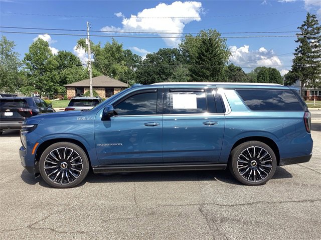2025 Chevrolet Suburban High Country photo 3