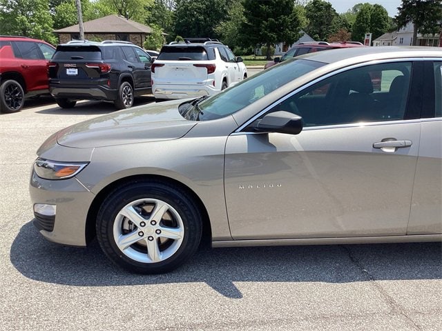 Used 2024 Chevrolet Malibu 1LT with VIN 1G1ZD5ST3RF231686 for sale in Indianapolis, IN