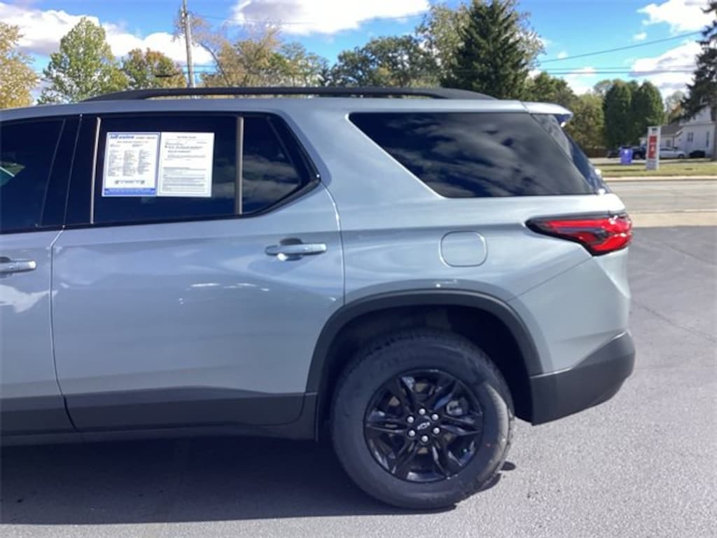 Used 2023 Chevrolet Traverse LT Cloth SUV