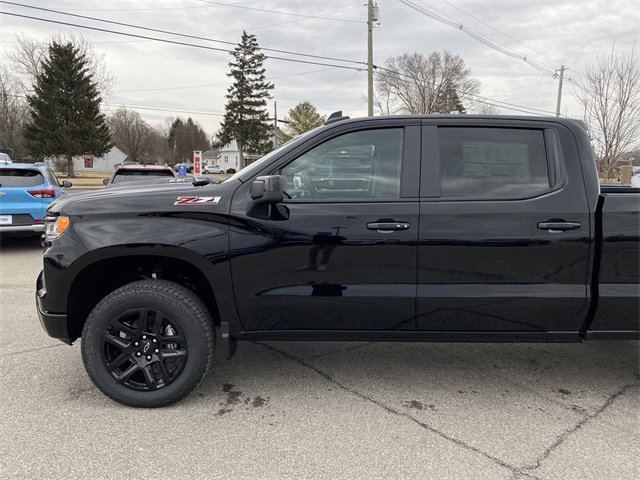 2025 Chevrolet Silverado 1500 LT Trail Boss photo 2