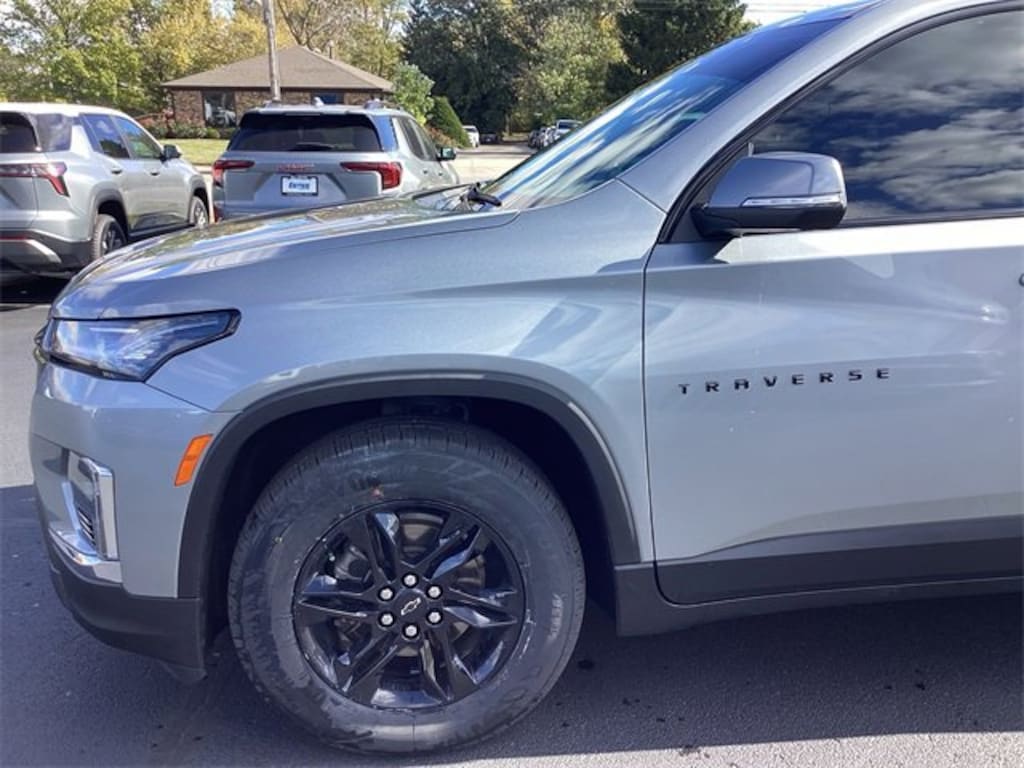 Used 2023 Chevrolet Traverse LT Cloth SUV