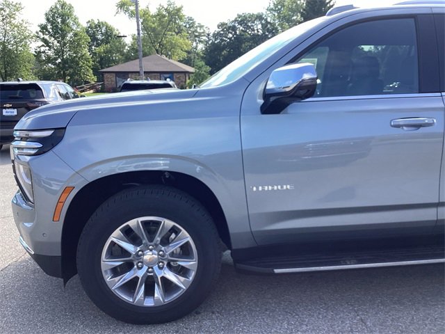 2025 Chevrolet Tahoe Premier photo 2