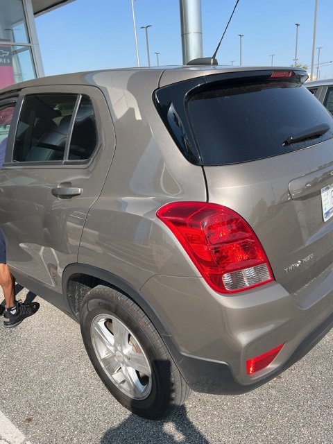 2022 Chevrolet Trax LS photo 3