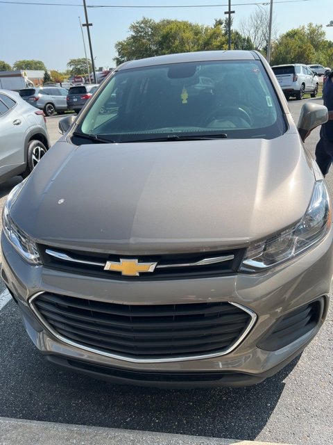 2022 Chevrolet Trax LS photo 2