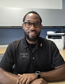 Staff member Mike Shelton from ID_05f61e89632d