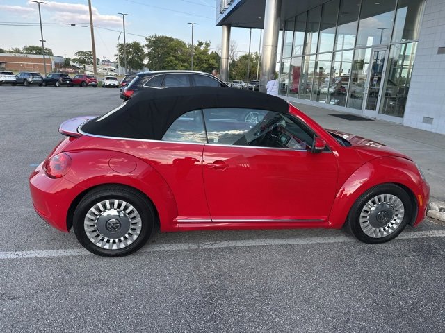 2014 Volkswagen Beetle 1.8T Convertible photo 2