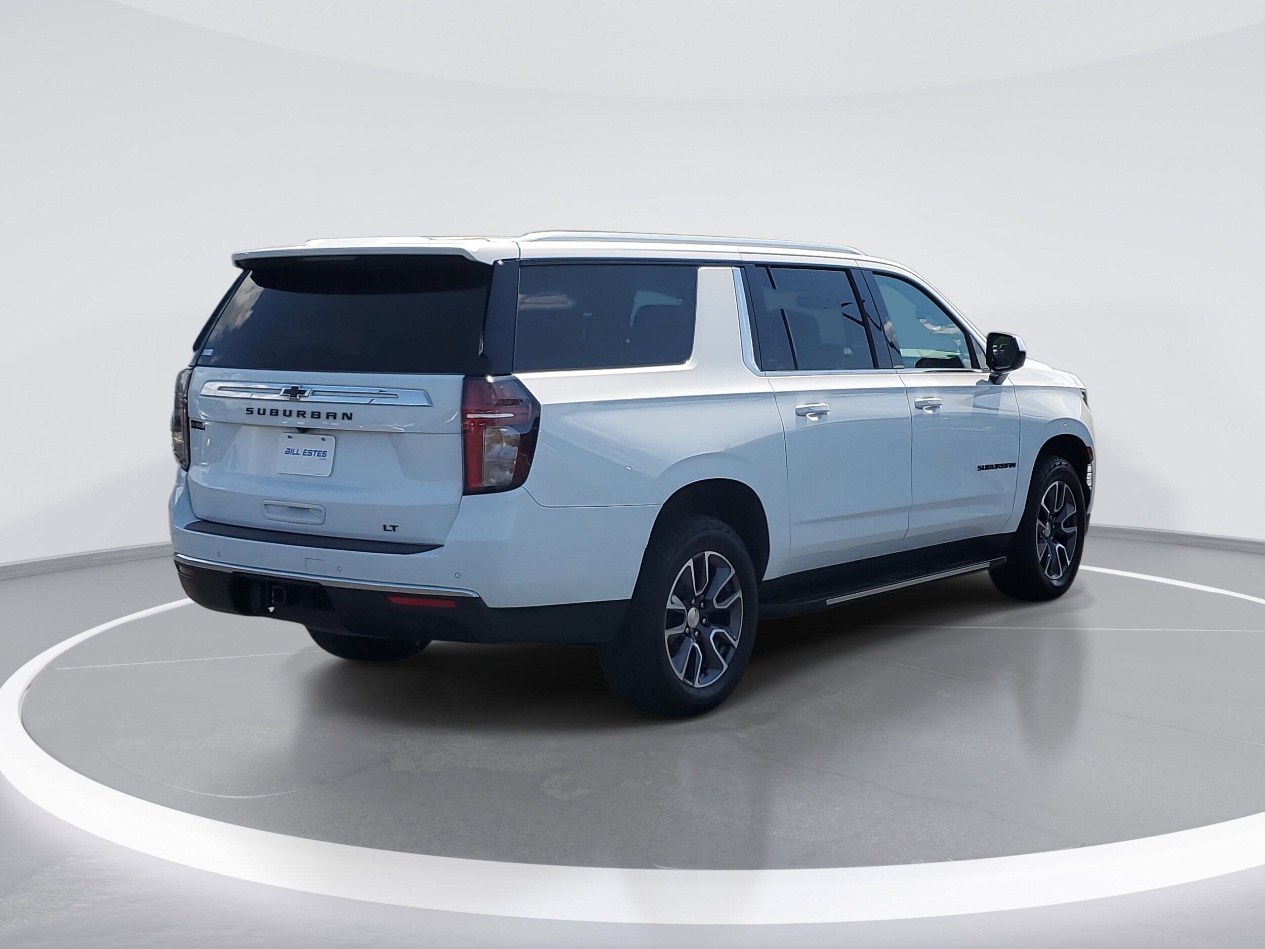 2021 Chevrolet Suburban LT photo 3