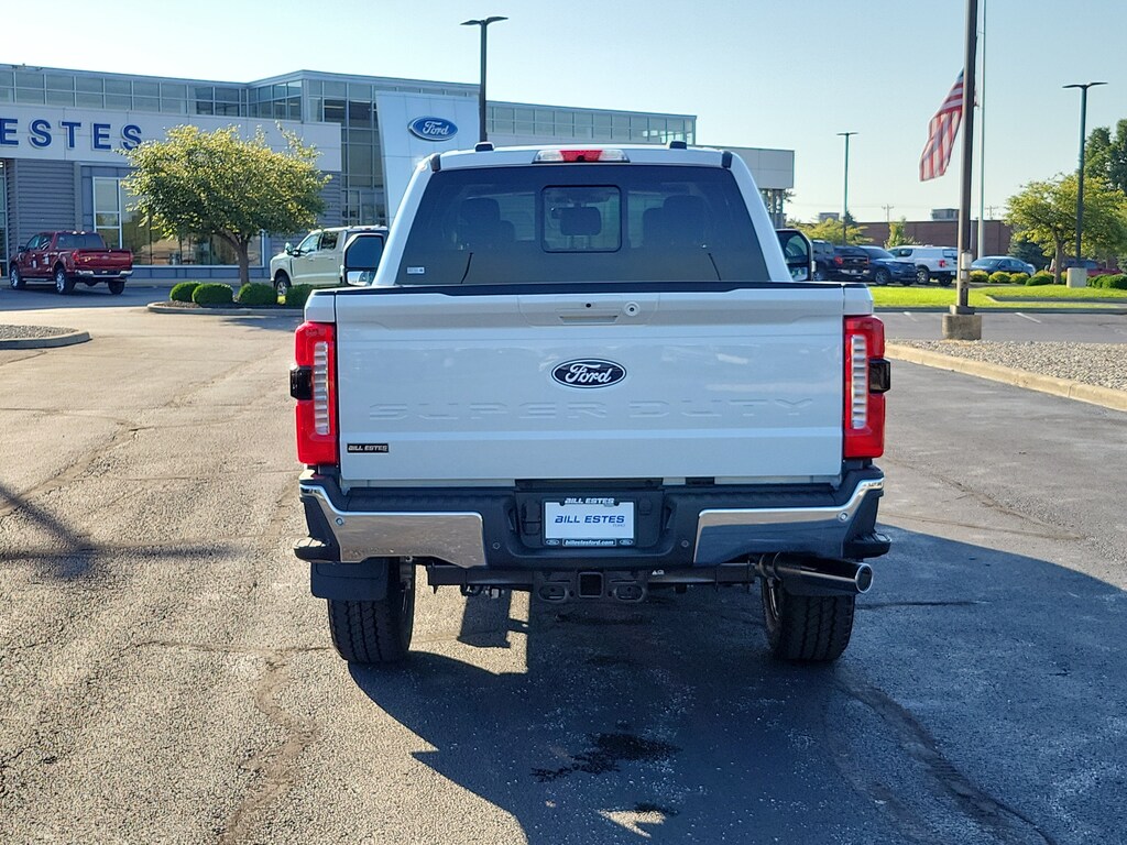 New 2027 Ford Super Duty F-350 SRW LARIAT Truck Crew Cab