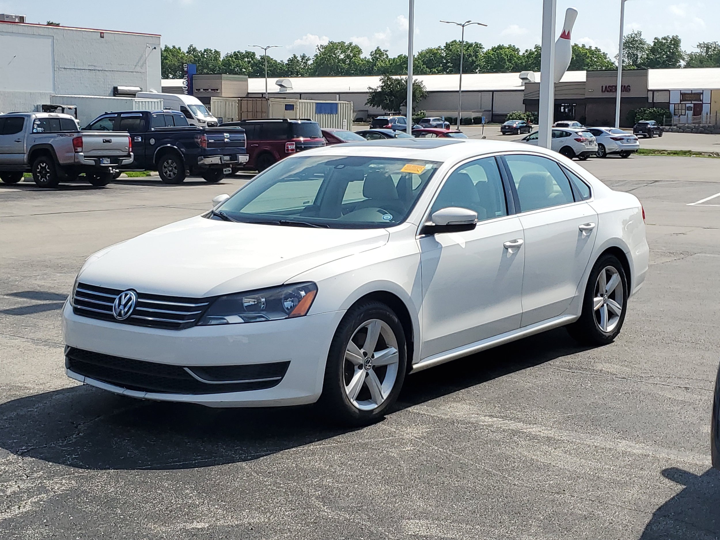 2013 Volkswagen Passat 2.5L SE w/Sunroof Auto PZEV's photo