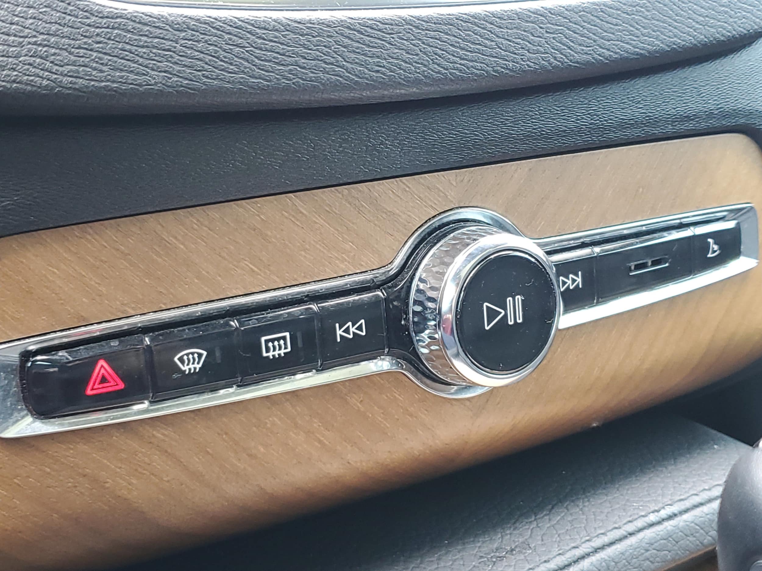 2021 Volvo XC90 Momentum - Photo 29