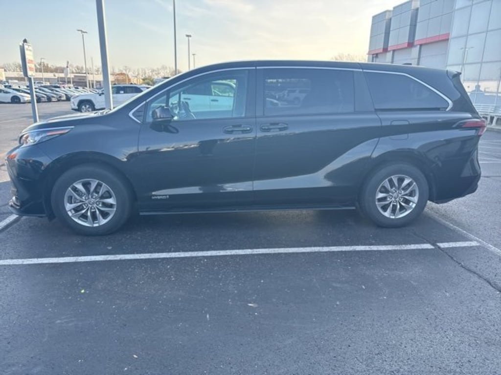 Used 2021 Toyota Sienna LE Van