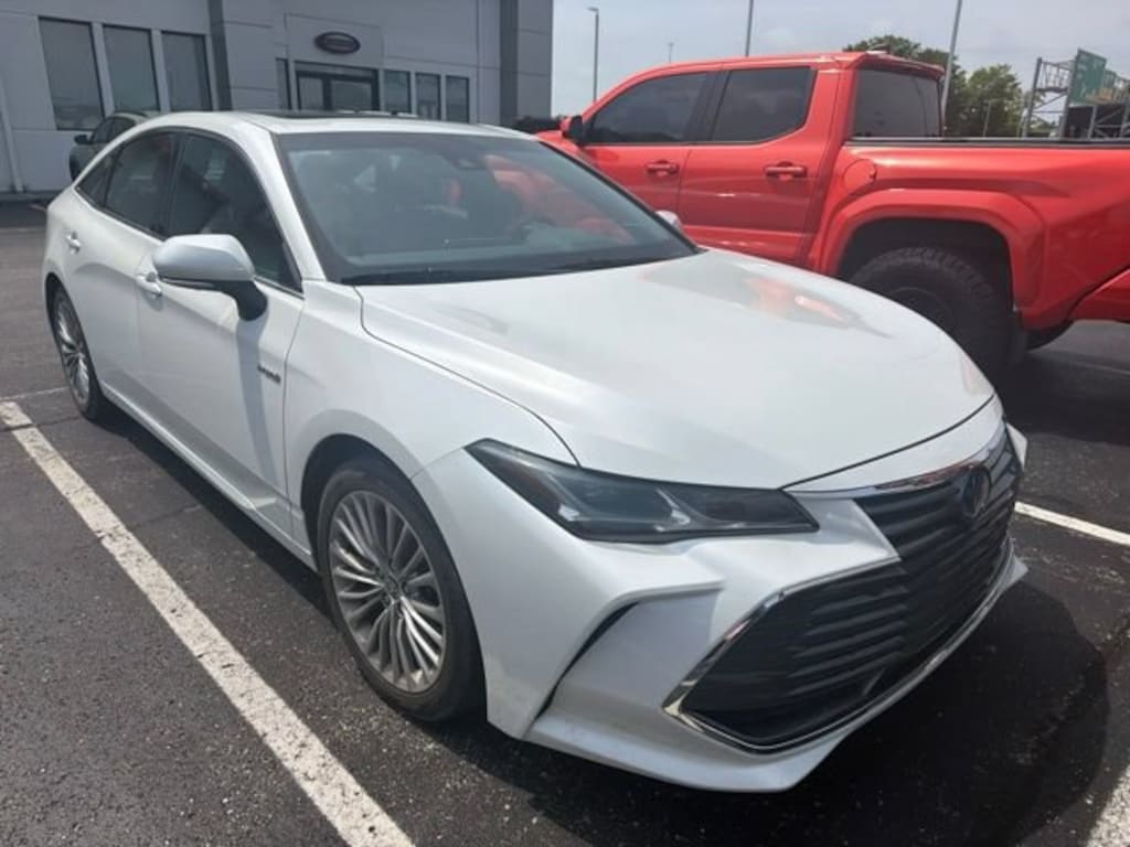 Used 2021 Toyota Avalon Hybrid Limited Sedan