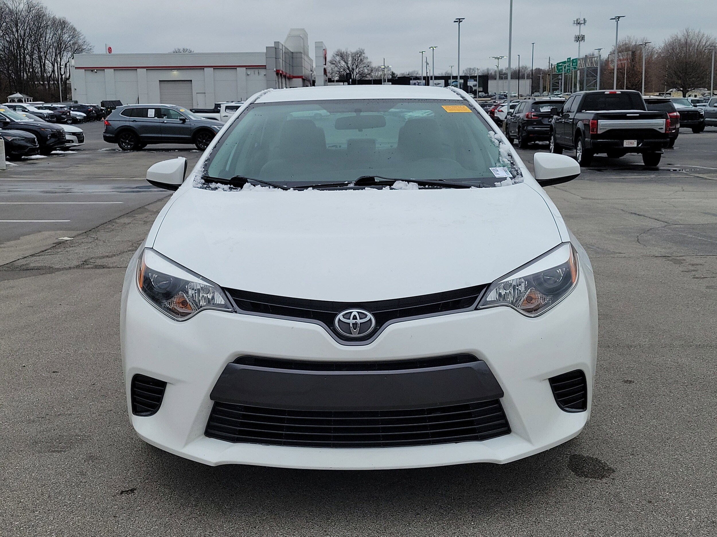 2016 Toyota Corolla LE photo 3