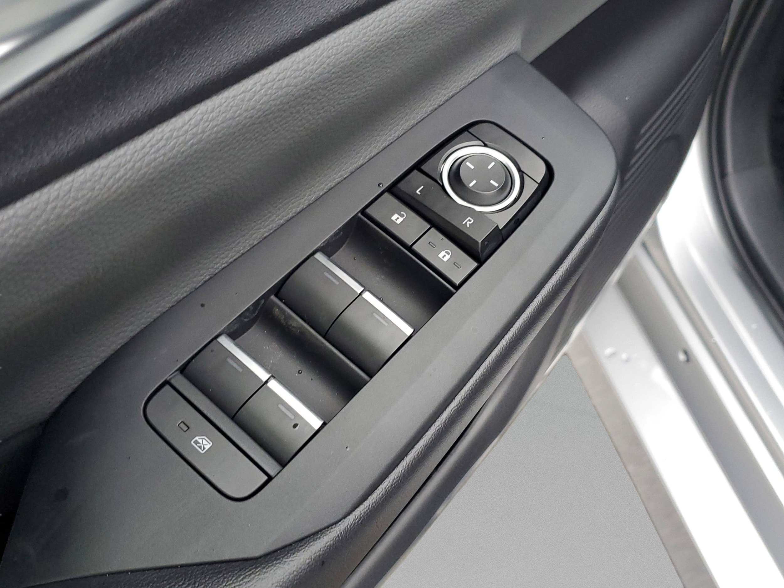 2026 Toyota Prius XLE - Photo 15