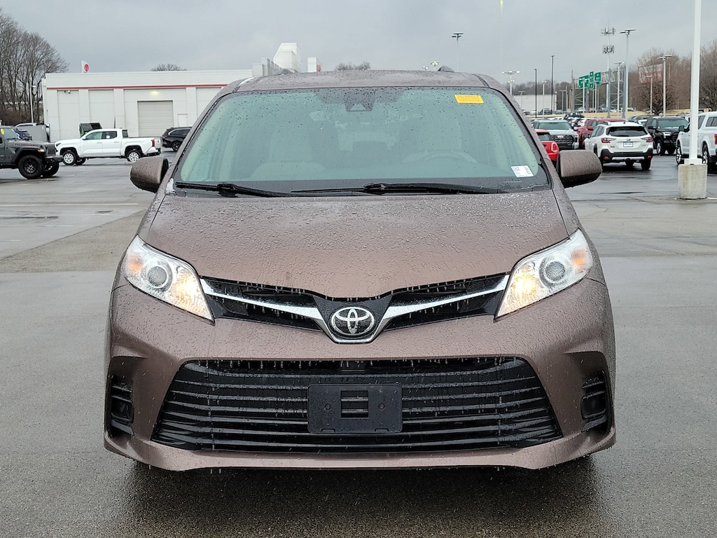 Used 2018 Toyota Sienna LE Van Passenger Van
