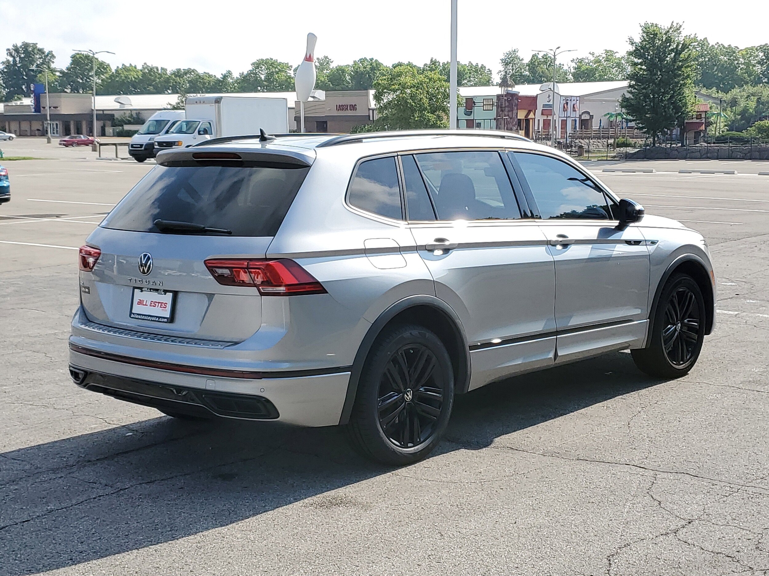 2022 Volkswagen Tiguan SE R-Line Black photo 3