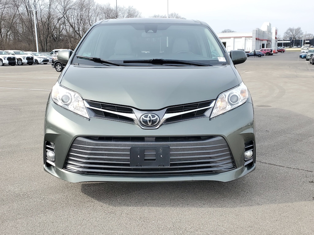 Used 2018 Toyota Sienna XLE Van Passenger Van